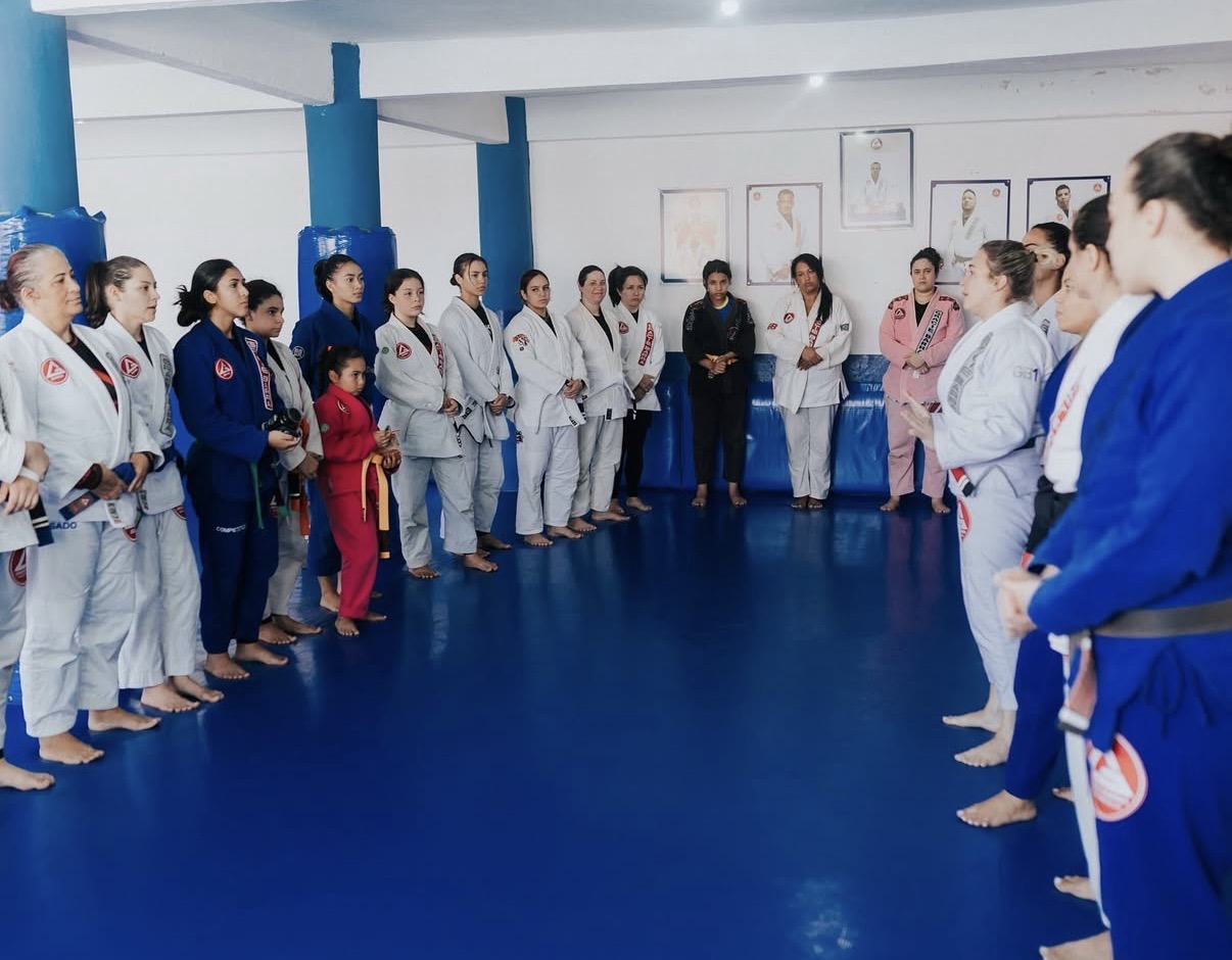 Treino feminino na Gracie Barra Serra Azul Sobradinho II